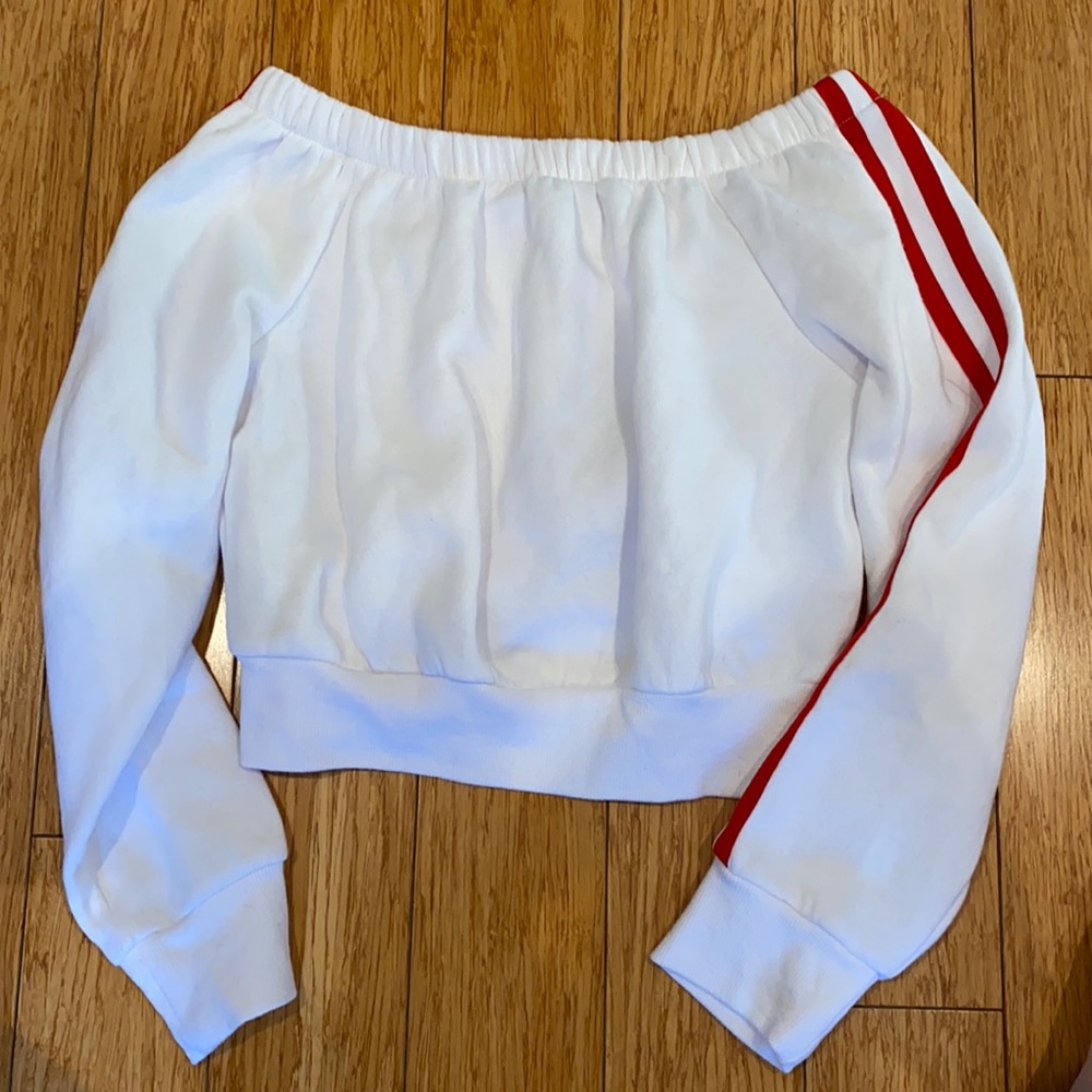 Off the shoulders, long sleeve crop top